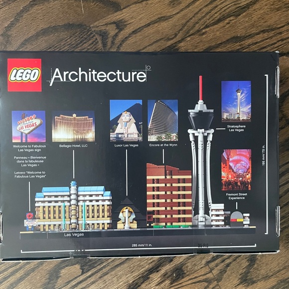 LEGO Architecture Skyline Set - Black and White Las Vegas - Picture 2 of 3